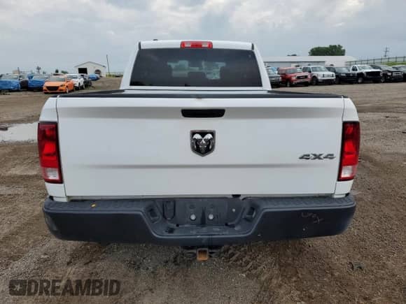 2023 Ram 1500 Tradesman z VIN 1C6RR7FT2PS537210, wystawiony jako Copart lot #56388985 z przebiegiem 62 140 mil mil oraz Czysty tytuł • Clean title. Historia ofert i sprzedaży dostępna na DreamBid. Obrazek 6.