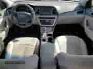 2017 Hyundai Sonata 2.4L z VIN 5NPE24AF9HH541590, wystawiony jako Copart lot #82193185 z przebiegiem 98 012 mil mil oraz Szkoda całkowita • Salvage title. Historia ofert i sprzedaży dostępna na DreamBid. Obrazek 8.