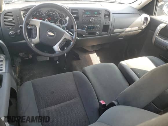 2008 Chevrolet Silverado 1500 1LT z VIN 2GCEC13J281334151, wystawiony jako Copart lot #59548085 z przebiegiem 128 333 mil mil oraz Szkoda całkowita • Salvage title. Historia ofert i sprzedaży dostępna na DreamBid. Obrazek 8.