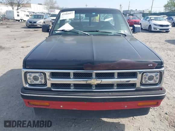 1993 Chevrolet S-10 X96 with VIN 1GCCS14Z2P8164321, listed as a IAAI auction lot 42102617 with 125,979 mi miles and . Bid and sale history available at DreamBid. Image 12.