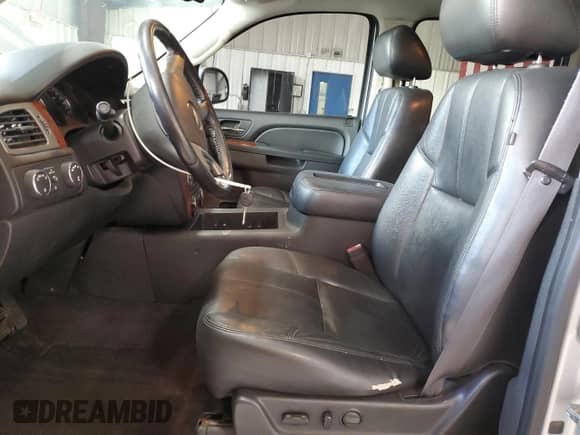 2012 Chevrolet Suburban LT с VIN 1GNSKJE79CR246759, выставлен на аукционе Copart как лот 70132695 с пробегом 254 477 миль миль и Списание • Salvage title. История ставок и продаж доступна на DreamBid. Изображение 7.