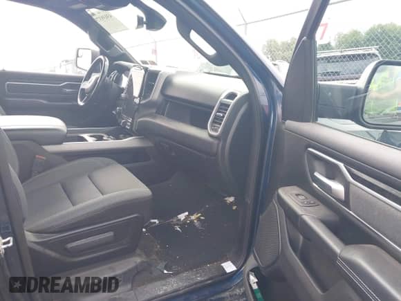 2021 Ram 1500 Big Horn z VIN 1C6SRFFTXMN716908, wystawiony jako IAAI lot #43039373 z przebiegiem 99 489 mil mil oraz . Historia ofert i sprzedaży dostępna na DreamBid. Obrazek 5.