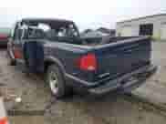 2003 Chevrolet S-10 LS z VIN 1GCCS19H538129606, wystawiony jako Copart lot #83271624 z przebiegiem 88 823 mil mil oraz Nie do naprawy • Non repairable. Historia ofert i sprzedaży dostępna na DreamBid. Obrazek 2.