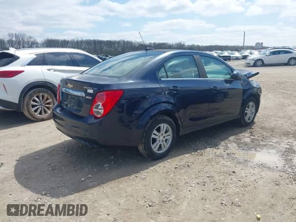 2016 Chevrolet Sonic LT z VIN 1G1JC5SB3G4101181, wystawiony jako IAAI lot #41910663 z przebiegiem 98 018 mil mil oraz . Historia ofert i sprzedaży dostępna na DreamBid. Obrazek 4.