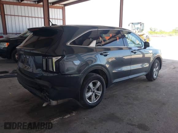 2023 Kia Sorento LX z VIN 5XYRG4LCXPG209461, wystawiony jako IAAI lot #42691187 z przebiegiem 23 821 mil mil oraz . Historia ofert i sprzedaży dostępna na DreamBid. Obrazek 4.