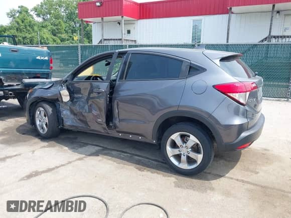 2022 Honda HR-V LX z VIN 3CZRU6H34NM754420, wystawiony jako IAAI lot #42494545 z przebiegiem 26 363 mil mil oraz . Historia ofert i sprzedaży dostępna na DreamBid. Obrazek 3.