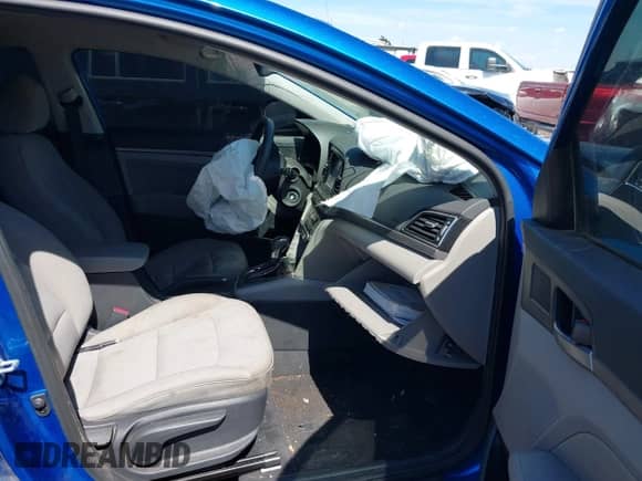 2018 Hyundai Elantra Value Edition z VIN 5NPD84LF6JH368544, wystawiony jako IAAI lot #43121688 z przebiegiem 118 534 mil mil oraz . Historia ofert i sprzedaży dostępna na DreamBid. Obrazek 5.