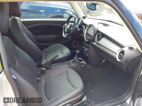 2012 MINI Hardtop с VIN WMWSU3C57CT255749, выставлен на аукционе IAAI как лот 43342110 с пробегом 99 460 миль миль и . История ставок и продаж доступна на DreamBid. Изображение 5.