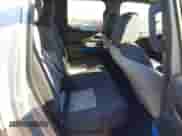 2025 Toyota Tacoma SR z VIN 3TMLB5JN9SM119566, wystawiony jako IAAI lot #43569506 z przebiegiem 12 312 mil mil oraz . Historia ofert i sprzedaży dostępna na DreamBid. Obrazek 8.