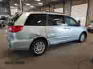 2008 Toyota Sienna XLE z VIN 5TDBK22C18S011345, wystawiony jako Copart lot #80895945 z przebiegiem 254 250 mil mil oraz Czysty tytuł • Clean title. Historia ofert i sprzedaży dostępna na DreamBid. Obrazek 3.