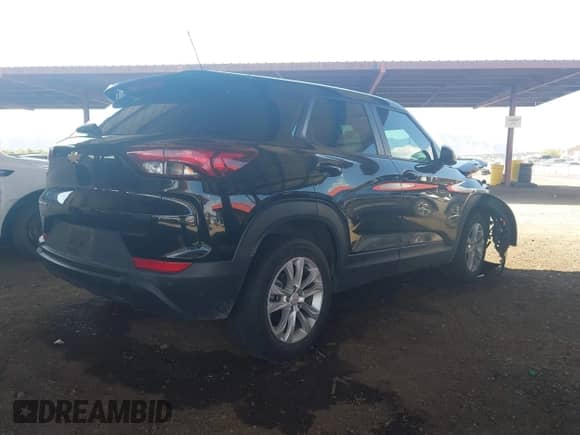 2022 Chevrolet TrailBlazer LS z VIN KL79MMS20NB123873, wystawiony jako IAAI lot #43155447 z przebiegiem 51 470 mil mil oraz . Historia ofert i sprzedaży dostępna na DreamBid. Obrazek 4.