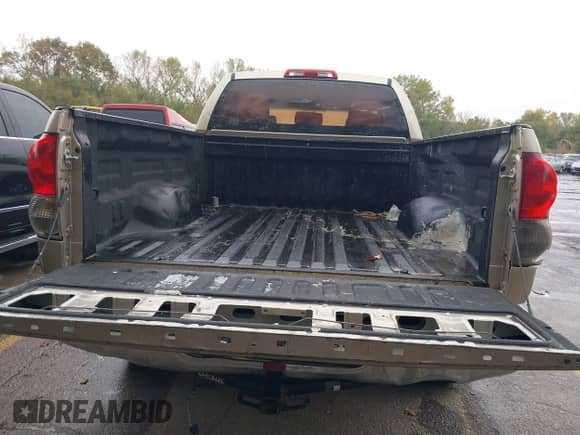 2009 Toyota Tundra с VIN 5TFRU54119X018765, выставлен на аукционе IAAI как лот 43506737 с пробегом 175 897 миль миль и . История ставок и продаж доступна на DreamBid. Изображение 17.