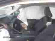 2023 Toyota Camry SE z VIN 4T1G11AK7PU810967, wystawiony jako IAAI lot #42981358 z przebiegiem 53 869 mil mil oraz . Historia ofert i sprzedaży dostępna na DreamBid. Obrazek 5.