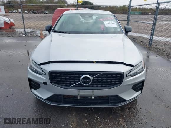 2022 Volvo S60 Momentum z VIN 7JRL12TZ9NG186640, wystawiony jako IAAI lot #41270568 z przebiegiem 15 789 mil mil oraz . Historia ofert i sprzedaży dostępna na DreamBid. Obrazek 13.