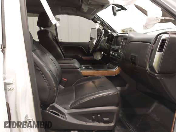 2017 Chevrolet Silverado 1500 LTZ z VIN 3GCUKSEC1HG286538, wystawiony jako IAAI lot #41861745 z przebiegiem 105 033 mil mil oraz . Historia ofert i sprzedaży dostępna na DreamBid. Obrazek 5.