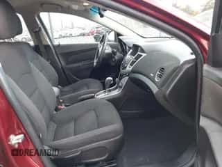 2016 Chevrolet Cruze LT z VIN 1G1PE5SB0G7141592, wystawiony jako IAAI lot #43494128 z przebiegiem 122 258 mil mil oraz . Historia ofert i sprzedaży dostępna na DreamBid. Obrazek 5.