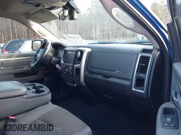 2018 Ram 1500 Big Horn z VIN 1C6RR7GT1JS106752, wystawiony jako IAAI lot #41163663 z przebiegiem 91 297 mil mil oraz . Historia ofert i sprzedaży dostępna na DreamBid. Obrazek 5.