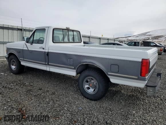 1992 Ford F-150 z VIN 2FTEF15N9NCA40415, wystawiony jako Copart lot #45766055 z przebiegiem 179 713 mil mil oraz Czysty tytuł • Clean title. Historia ofert i sprzedaży dostępna na DreamBid. Obrazek 2.