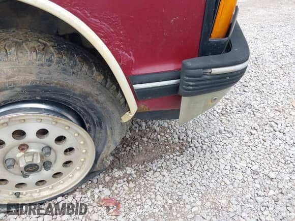 1994 Chevrolet Blazer LT z VIN 1GNDT13W5R2170250, wystawiony jako IAAI lot #42779147 z przebiegiem 115 954 mil mil oraz . Historia ofert i sprzedaży dostępna na DreamBid. Obrazek 6.