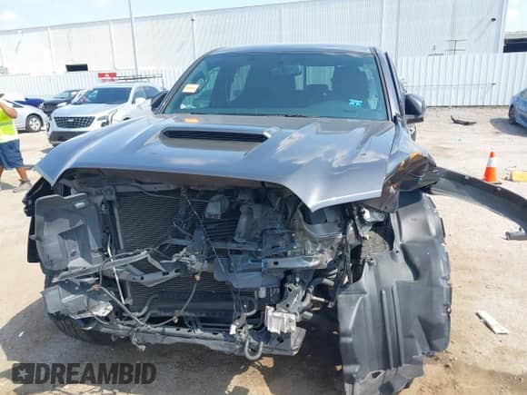 2016 Toyota Tacoma SR5 с VIN 5TFAZ5CN5GX008644, выставлен на аукционе IAAI как лот 40057841 с пробегом 110 120 миль миль и . История ставок и продаж доступна на DreamBid. Изображение 6.