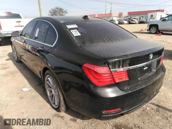 2011 BMW 7 Series 740i z VIN WBAKA4C55BC612634, wystawiony jako IAAI lot #35404385 z przebiegiem 156 003 mil mil oraz . Historia ofert i sprzedaży dostępna na DreamBid. Obrazek 3.