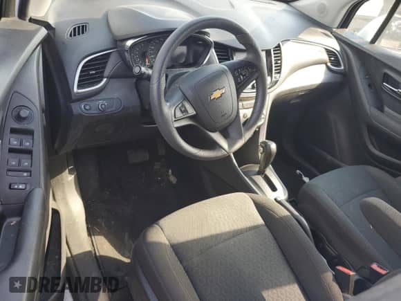 2021 Chevrolet Trax LS с VIN KL7CJNSB5MB301621, выставлен на аукционе Copart как лот 86607345 с пробегом Не указан миль и Чистый • Clean title. История ставок и продаж доступна на DreamBid. Изображение 8.