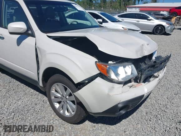 2013 Subaru Forester X Limited with VIN JF2SHAEC8DH440471, listed as a IAAI auction lot 42433401 with 61,517 mi miles and . Bid and sale history available at DreamBid. Image 6.