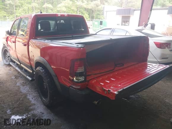 2017 Ram 1500 Rebel z VIN 1C6RR7YT7HS553644, wystawiony jako IAAI lot #42171417 z przebiegiem 191 069 mil mil oraz . Historia ofert i sprzedaży dostępna na DreamBid. Obrazek 3.