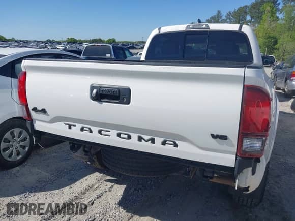 2021 Toyota Tacoma SR5 z VIN 3TYDZ5BN7MT003983, wystawiony jako IAAI lot #42052633 z przebiegiem 60 390 mil mil oraz . Historia ofert i sprzedaży dostępna na DreamBid. Obrazek 6.