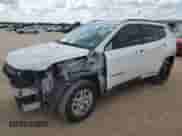 2018 Jeep Compass Sport z VIN 3C4NJCAB3JT438889, wystawiony jako Copart lot #89702995 z przebiegiem 52 435 mil mil oraz Szkoda całkowita • Salvage title. Historia ofert i sprzedaży dostępna na DreamBid. Obrazek 1.