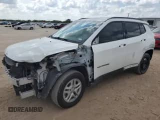 2018 Jeep Compass Sport z VIN 3C4NJCAB3JT438889, wystawiony jako Copart lot #89702995 z przebiegiem 52 435 mil mil oraz Szkoda całkowita • Salvage title. Historia ofert i sprzedaży dostępna na DreamBid. Obrazek 1.
