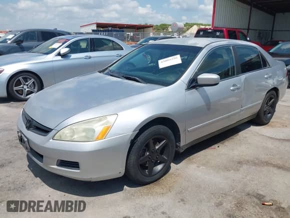 2007 Honda Accord LX с VIN 1HGCM55407A008860, выставлен на аукционе IAAI как лот 43085356 с пробегом 455 736 миль миль и . История ставок и продаж доступна на DreamBid. Изображение 19.