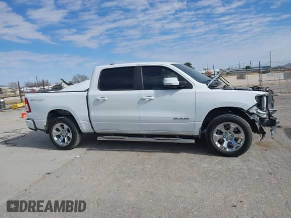 2021 Ram 1500 Big Horn z VIN 1C6SRFFT5MN650476, wystawiony jako IAAI lot #41229878 z przebiegiem 107 980 mil mil oraz . Historia ofert i sprzedaży dostępna na DreamBid. Obrazek 13.