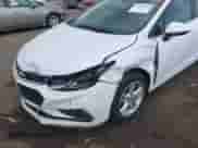 2018 Chevrolet Cruze LT с VIN 1G1BE5SM8J7243855, выставлен на аукционе IAAI как лот 42967789 с пробегом 135 895 миль миль и . История ставок и продаж доступна на DreamBid. Изображение 6.