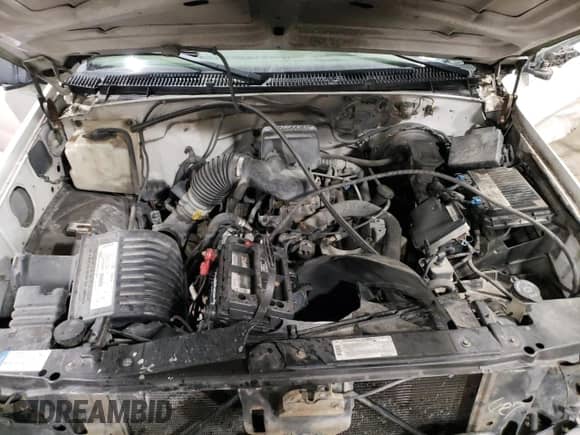 1998 Chevrolet Silverado 2500 с VIN 1GCGK29R2WE123218, выставлен на аукционе Copart как лот 45035105 с пробегом 190 034 миль миль и Списание • Salvage title. История ставок и продаж доступна на DreamBid. Изображение 11.