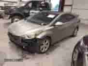 2015 Hyundai Elantra SE z VIN KMHDH4AE7FU281741, wystawiony jako IAAI lot #43388734 z przebiegiem 176 413 mil mil oraz . Historia ofert i sprzedaży dostępna na DreamBid. Obrazek 2.