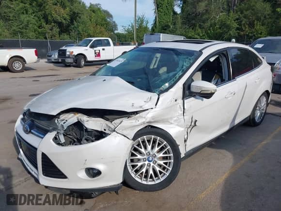 2013 Ford Focus Titanium z VIN 1FADP3J24DL280739, wystawiony jako IAAI lot #43033475 z przebiegiem 114 002 mil mil oraz . Historia ofert i sprzedaży dostępna na DreamBid. Obrazek 2.