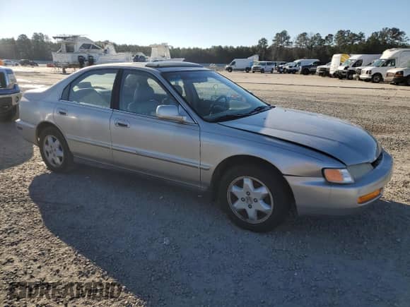 1996 Honda Accord EX z VIN 1HGCE6677TA009168, wystawiony jako Copart lot #87601175 z przebiegiem 179 157 mil mil oraz Szkoda całkowita • Salvage title. Historia ofert i sprzedaży dostępna na DreamBid. Obrazek 4.