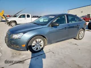 2012 Chevrolet Cruze LS с VIN 1G1PC5SH8C7243341, выставлен на аукционе Copart как лот 82201645 с пробегом 136 049 миль миль и Списание • Salvage title. История ставок и продаж доступна на DreamBid. Изображение 1.
