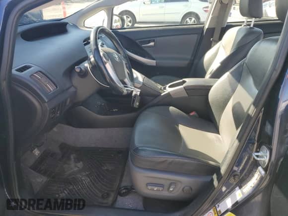 2015 Toyota Prius Four z VIN JTDKN3DU9F1951812, wystawiony jako Copart lot #85893505 z przebiegiem 161 056 mil mil oraz Szkoda całkowita • Salvage title. Historia ofert i sprzedaży dostępna na DreamBid. Obrazek 7.