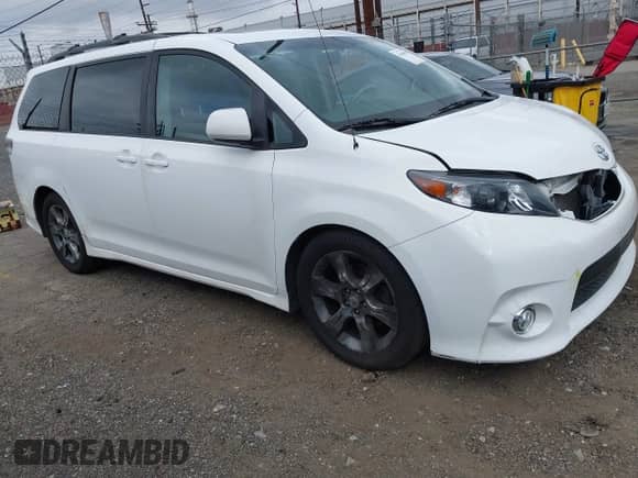 2012 Toyota Sienna SE with VIN 5TDXK3DC2CS179657, listed as a IAAI auction lot 43438594 with 126,552 mi miles and . Bid and sale history available at DreamBid. Image 1.