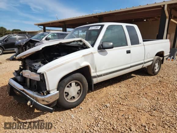 1998 Chevrolet Silverado 1500 z VIN 1GCEC19R3WR111344, wystawiony jako Copart lot #70771365 z przebiegiem 215 634 mil mil oraz Szkoda całkowita • Salvage title. Historia ofert i sprzedaży dostępna na DreamBid. Obrazek 1.