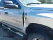 2006 Dodge 2500 ST z VIN 1D7KS28C26J223534, wystawiony jako IAAI lot #42642338 z przebiegiem 137 742 mil mil oraz . Historia ofert i sprzedaży dostępna na DreamBid. Obrazek 17.