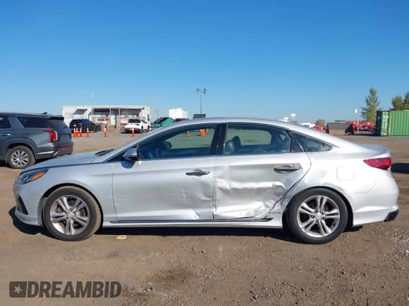 2018 Hyundai Sonata SEL with VIN 5NPE34AF0JH713640, listed as a IAAI auction lot 43368715 with 82,920 mi miles and . Bid and sale history available at DreamBid. Image 14.