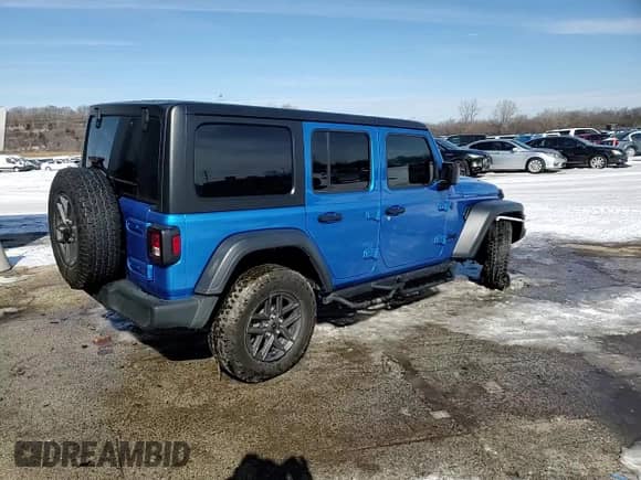 2024 Jeep Wrangler Willys z VIN 1C4PJXDNXRW123485, wystawiony jako Copart lot #45659125 z przebiegiem 25 111 mil mil oraz Szkoda całkowita • Salvage title. Historia ofert i sprzedaży dostępna na DreamBid. Obrazek 13.