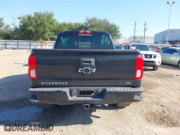 2017 Chevrolet Silverado 1500 LTZ z VIN 3GCUKSEJ5HG490158, wystawiony jako IAAI lot #43144365 z przebiegiem 184 956 mil mil oraz . Historia ofert i sprzedaży dostępna na DreamBid. Obrazek 16.