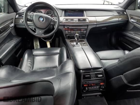 2013 BMW 7 Series 750i с VIN WBAYA8C56DC996783, выставлен на аукционе Copart как лот 55785495 с пробегом 92 048 миль миль и Списание • Salvage title. История ставок и продаж доступна на DreamBid. Изображение 8.