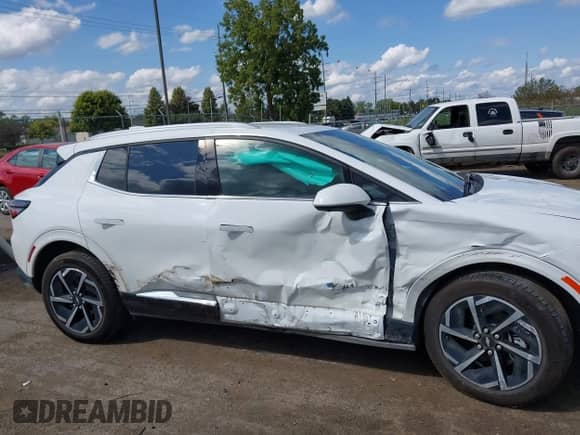 2024 Chevrolet Equinox EV LT with VIN 3GN7DLRP0RS278771, listed as a IAAI auction lot 43147375 with 14,640 mi miles and . Bid and sale history available at DreamBid. Image 6.