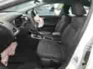 2019 Chevrolet Cruze z VIN 1G1BJ5SM1K7105247, wystawiony jako Copart lot #54492955 z przebiegiem 98 423 mil mil oraz Szkoda całkowita • Salvage title. Historia ofert i sprzedaży dostępna na DreamBid. Obrazek 7.