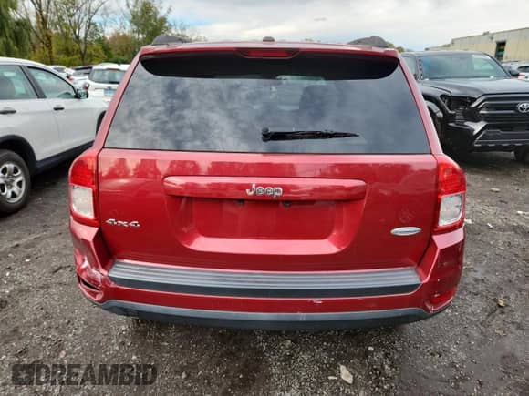 2012 Jeep Compass Latitude z VIN 1C4NJDEB5CD658849, wystawiony jako Copart lot #86240375 z przebiegiem 152 092 mil mil oraz Szkoda całkowita • Salvage title. Historia ofert i sprzedaży dostępna na DreamBid. Obrazek 6.